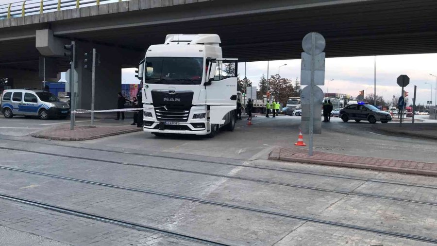 Konya’da Tırın Altında Kalan Motosiklet Sürücüsü Hayatını Kaybetti