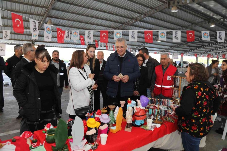 Mezitli İstiklal Mahallesi Kadın Üretici Pazarı Açıldı