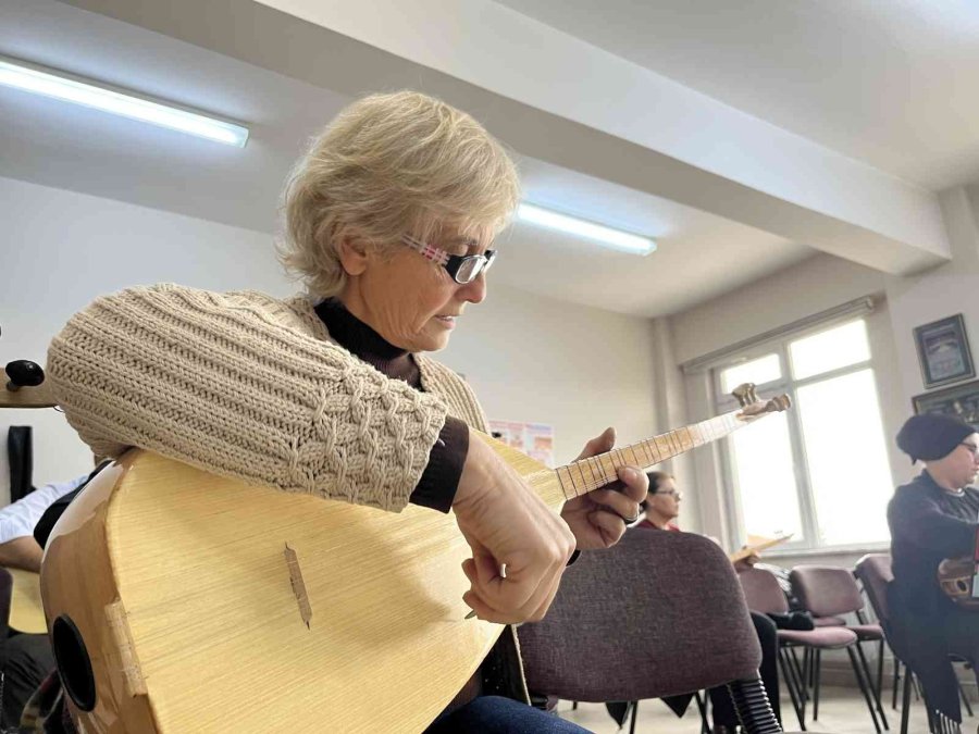 Odunpazarı Halk Eğitimi Merkezi Bir Yılda 60 Bin Kişiye Eğitim Verdi