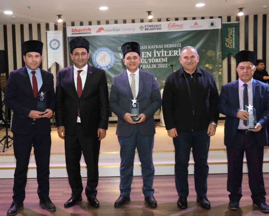 Çerkeslerden Başkan Yılmaz’a ’yılın En Başarılı Belediye Başkanı’ Ödülü