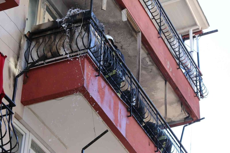 Komşularının İhbarıyla Eve Gelen Kadın Gözyaşlarını Tutamadı