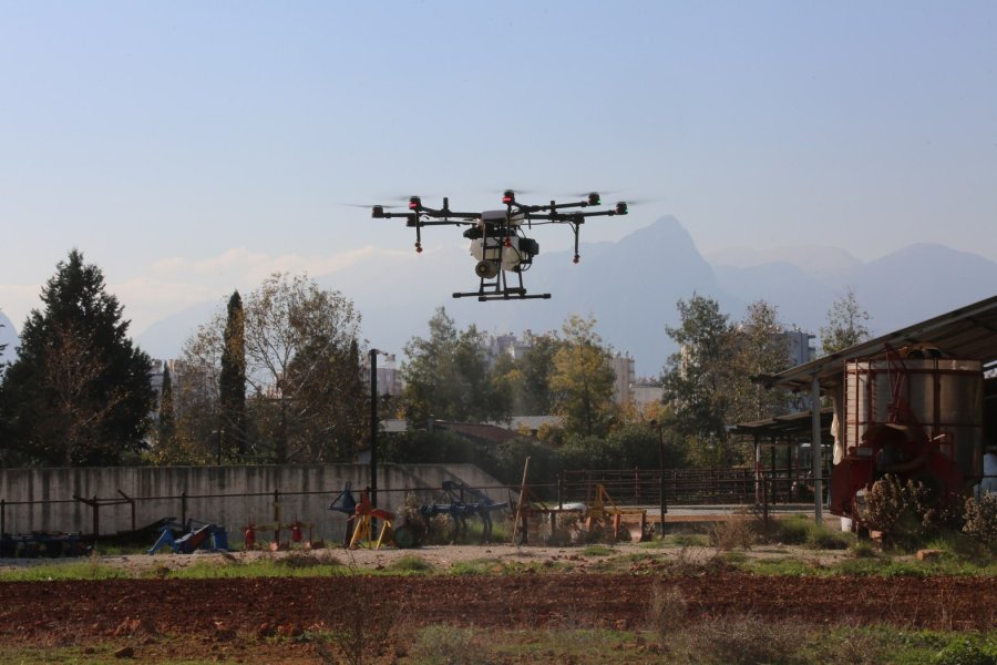 Aü Ziraat Fakültesi’ne Eğitim Ve Ar-ge Amaçlı İlaçlama Dronu Hibe Edildi