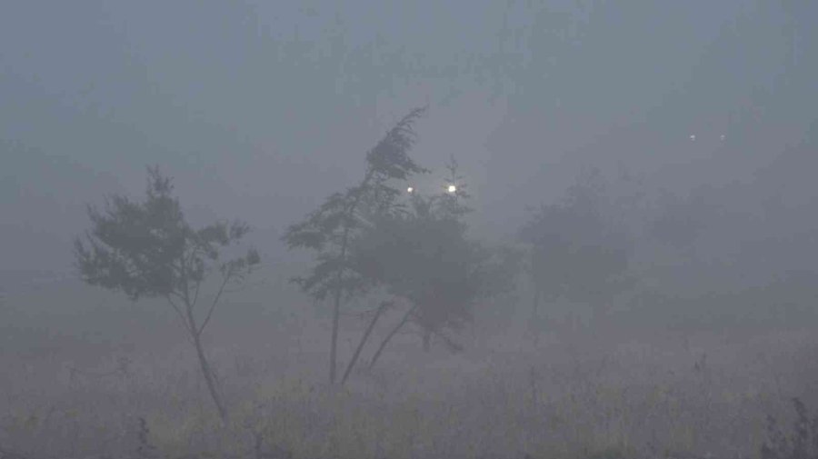 Aksaray’da Yoğun Sis Görüş Mesafesini 20 Metreye Düşürdü