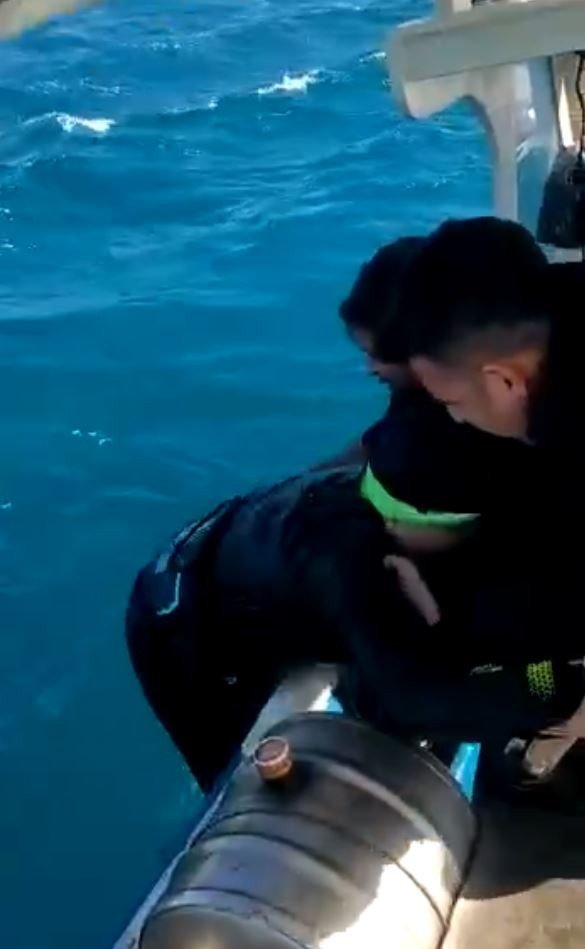 Denizde Boğulma Tehlikesi Geçiren Alman Turistin Kurtarılma Anı Kameraya Yansıdı
