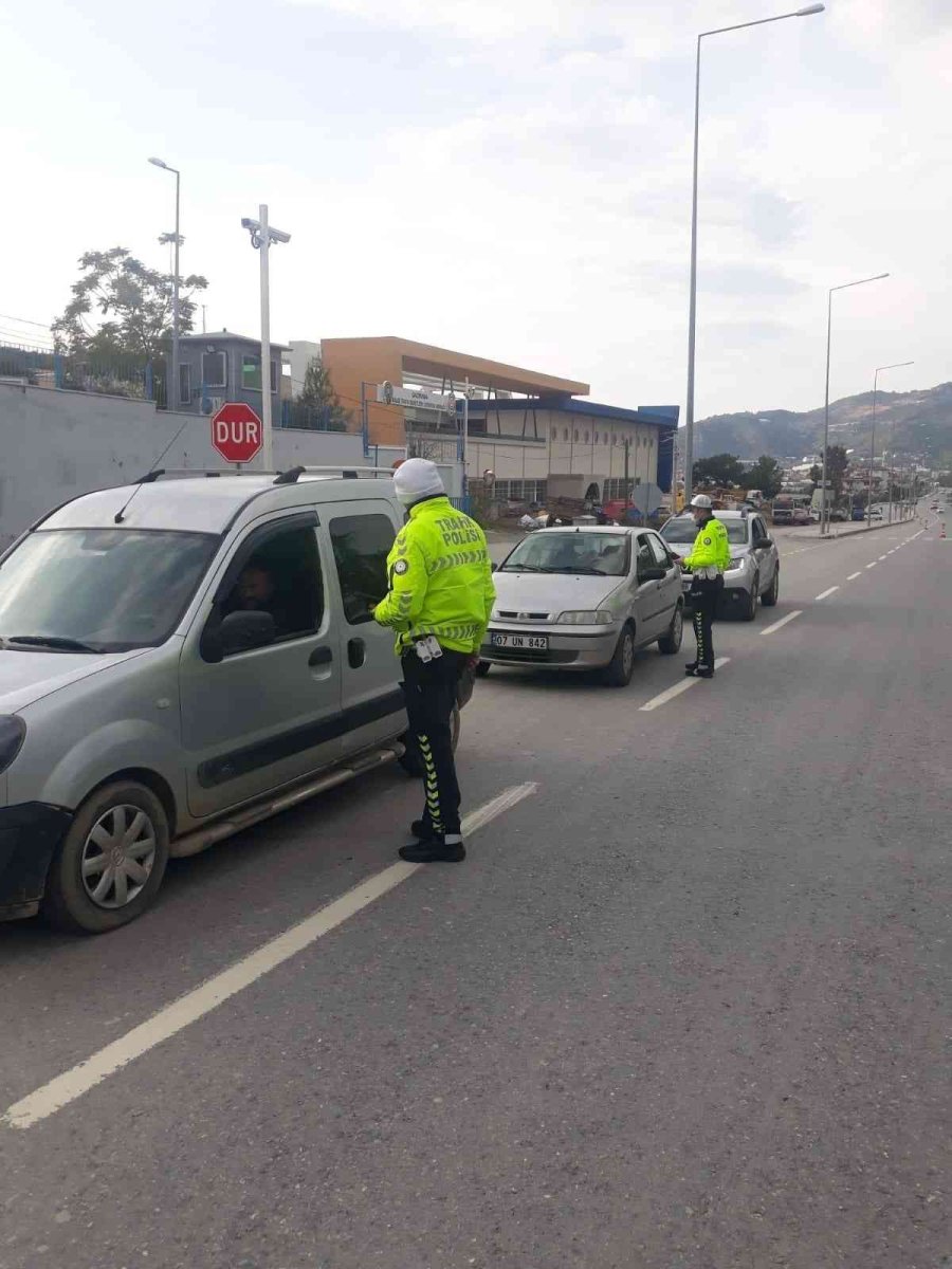Antalya’da Kış Lastiği Başta Olmak Üzere Trafik Denetimleri Sıklaştırıldı