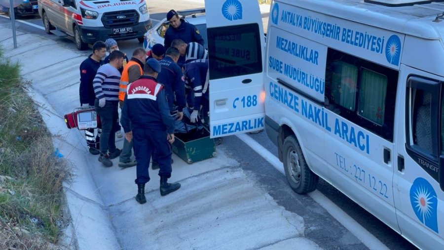 Gazipaşa’da Virajı Alamayan Meyve Yüklü Tır Alt Yola Uçtu: 1 Ölü