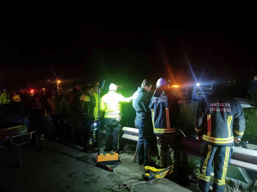 Sulama Kanalına Uçan Otomobilin Sürücüsü Hayatını Kaybetti