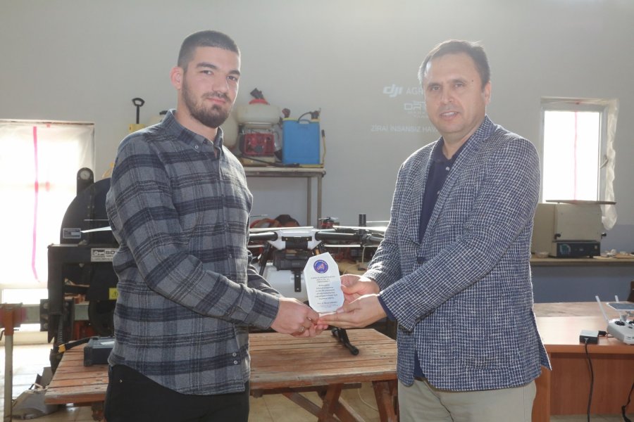 Aü Ziraat Fakültesi’ne Eğitim Ve Ar-ge Amaçlı İlaçlama Dronu Hibe Edildi