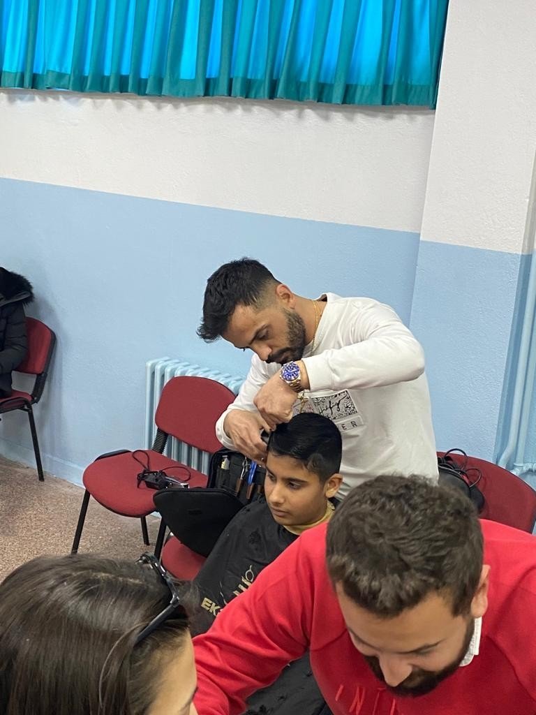 Kuaförlerden Miniklere Yeni Yıl Sürprizi