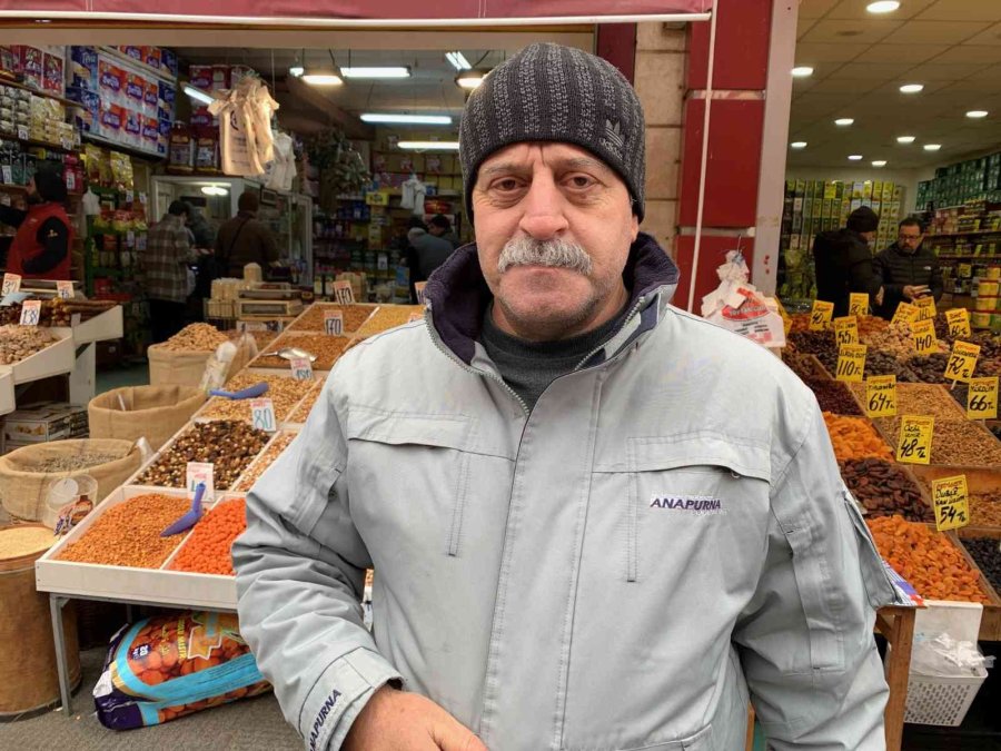 Yılbaşı Öncesi Tezgâhları Süsleyen Kuruyemişler Cep Yakıyor