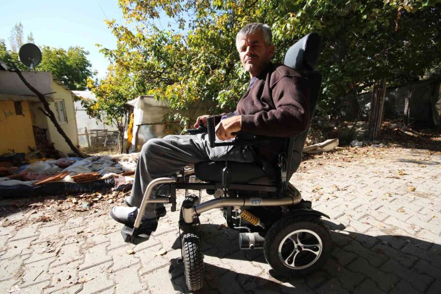 Kaş Belediyesinden Engelli Vatandaşa Akülü Tekerlekli Sandalye Desteği