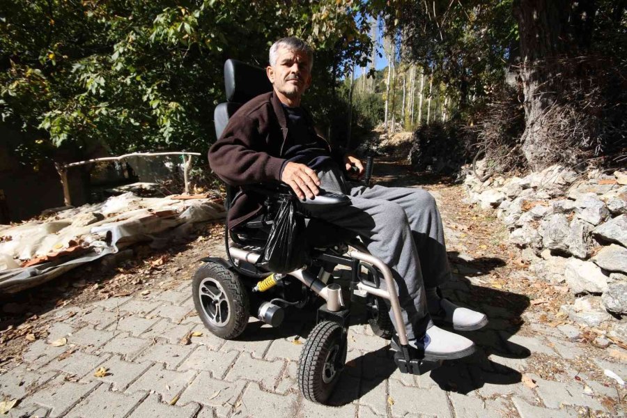 Kaş Belediyesinden Engelli Vatandaşa Akülü Tekerlekli Sandalye Desteği