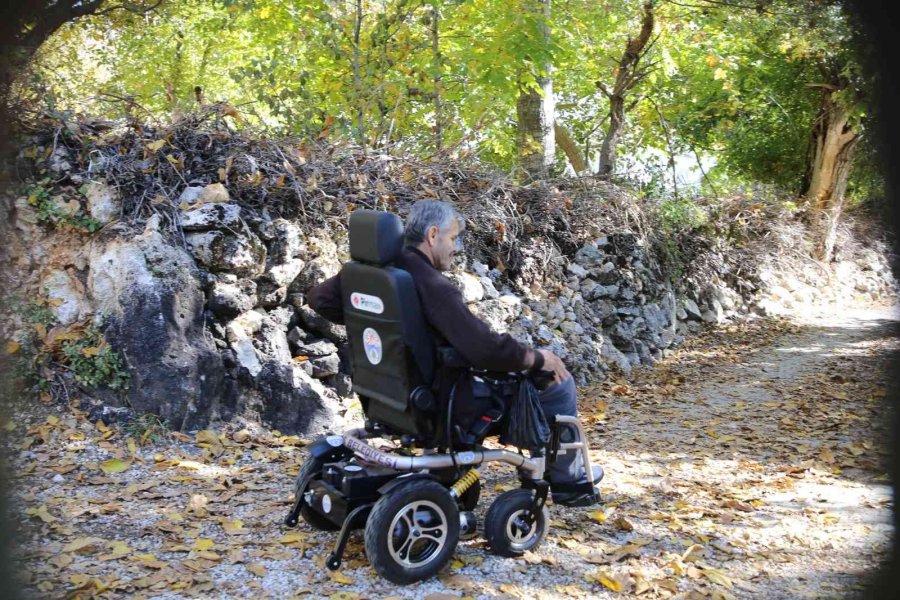 Kaş Belediyesinden Engelli Vatandaşa Akülü Tekerlekli Sandalye Desteği
