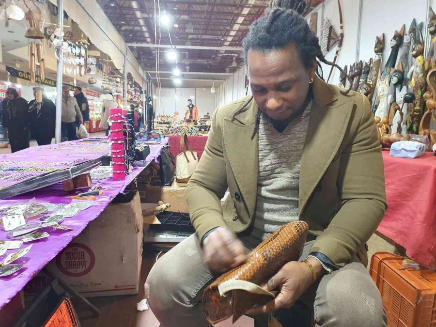 Fuarın Renkli Esnafı: Senegalli Ebubekir