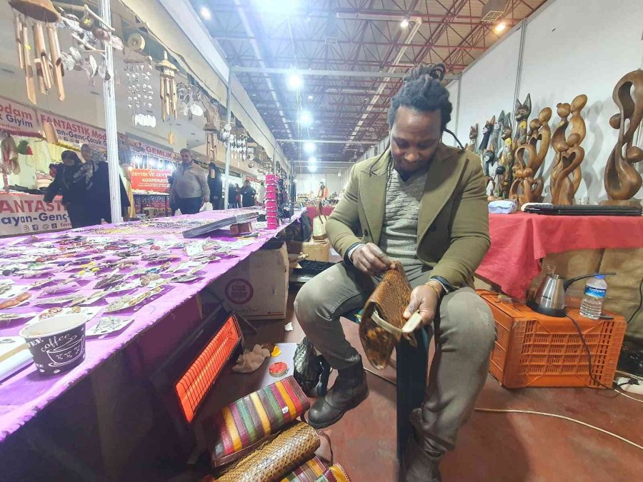 Fuarın Renkli Esnafı: Senegalli Ebubekir