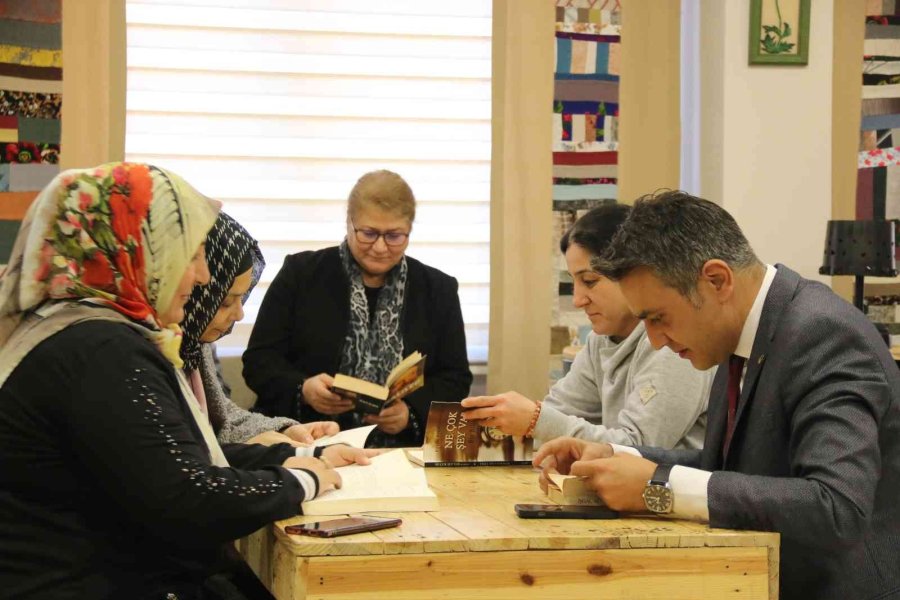 Doğadan Topladıkları Atık Malzemelerle Geri Dönüşüm Kütüphanesi Oluşturdular