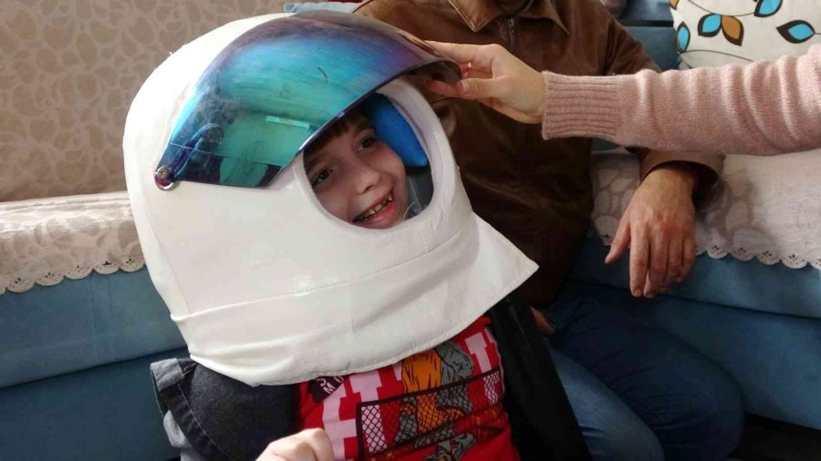 Eve Astronot Geldi: Evde Eğitim Alan Özel Kardeşlerin Hayali Gerçek Oldu