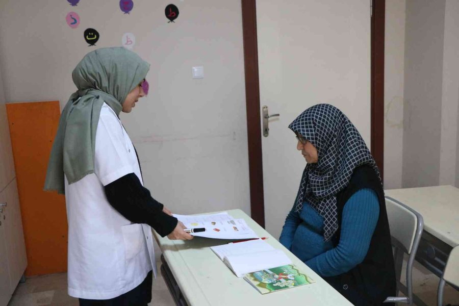 Kaza Geçiren Kocasını Hastanede Bulamadı, 73 Yaşında Okuma-yazma Öğrendi