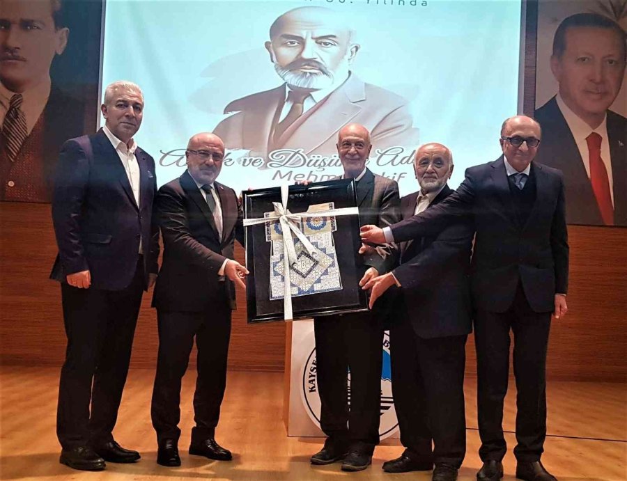 Şair-yazar Metin Önal Mengüşoğlu ’ahlak Ve Düşünce Adamı Mehmet Akif’ Konferansına Katıldı