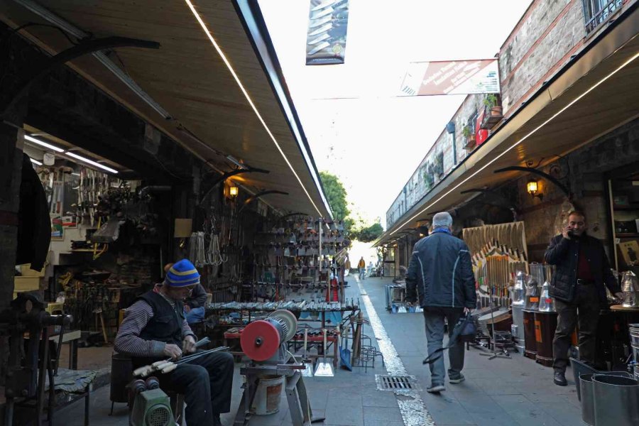 Büyükşehir Belediyesi Sobacılar Çarşısı’nı Yeniledi