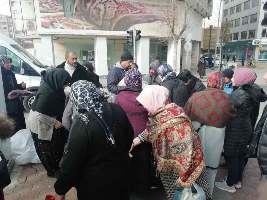 Eskişehir’de ’20 Liralık Kazak’ İzdihamı