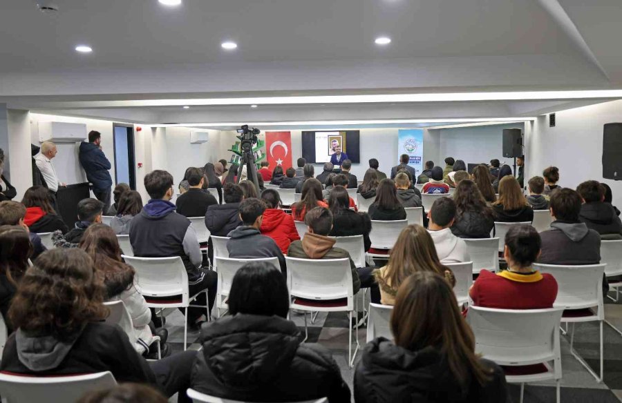 Mehmet Akif Talas’ta Anlatıldı