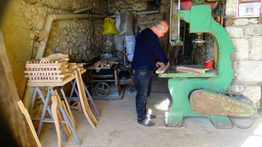 Ömürlük Ahşap Sandalyeler İlgi Çekiyor