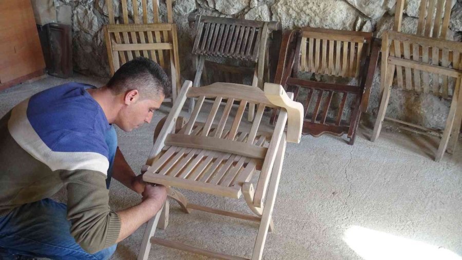 Ömürlük Ahşap Sandalyeler İlgi Çekiyor