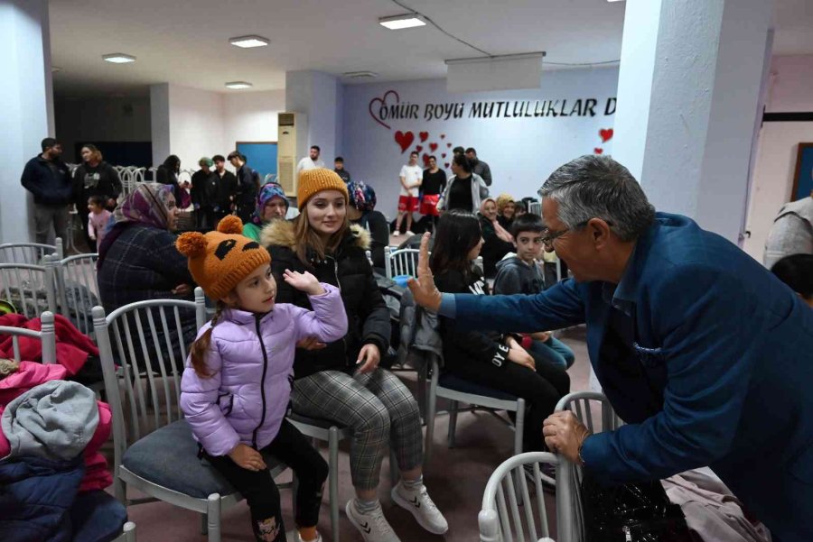 Düğün Salonu Gençler İçin Spor Salonuna Dönüştürüldü