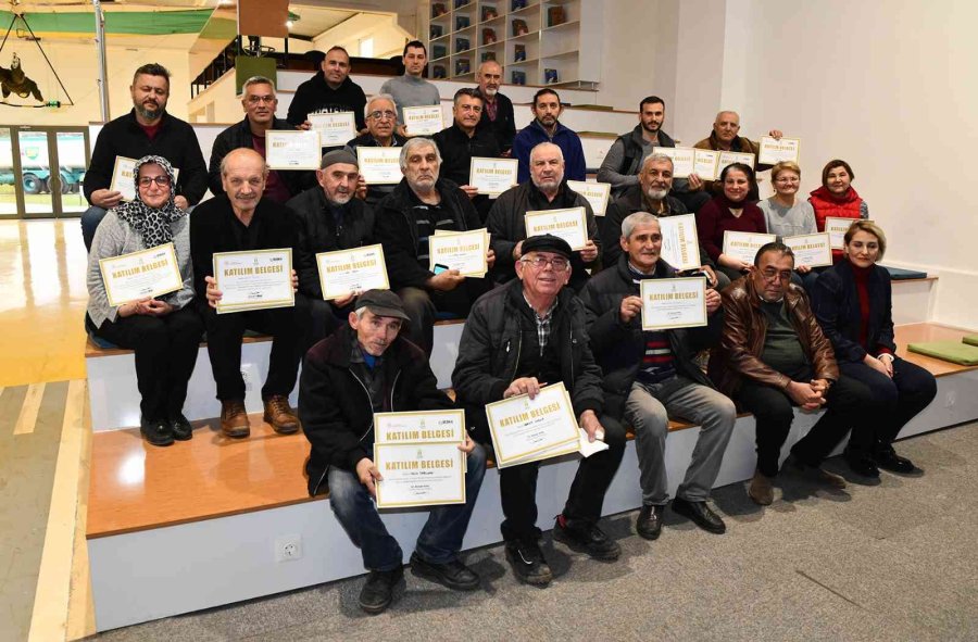 Üreticilere Budama Eğitimi Verildi