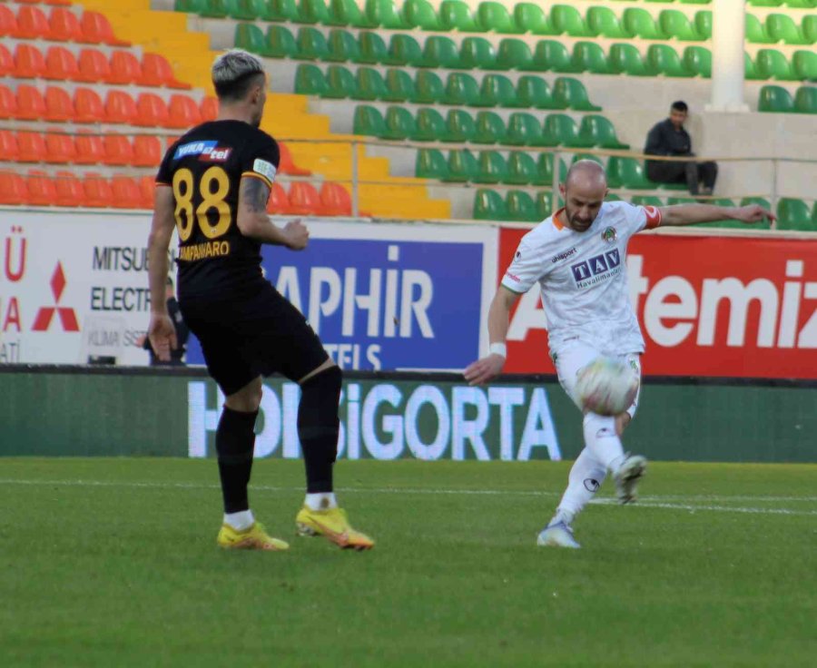 Spor Toto Süper Lig: Alanyaspor: 2 - Kayserispor: 0 (ilk Yarı)