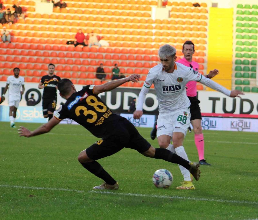 Spor Toto Süper Lig: Alanyaspor: 2 - Kayserispor: 0 (ilk Yarı)