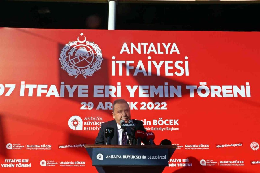 Antalya’da Eğitimi Tamamlanan 97 İtfaiye Eri Türk Bayrağına El Basarak Yemin Etti