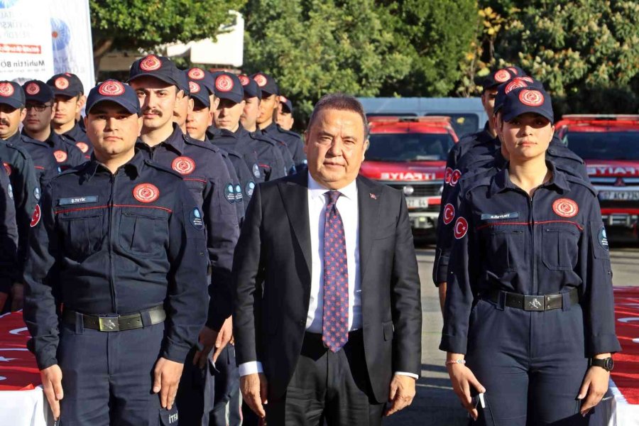 Antalya’da Eğitimi Tamamlanan 97 İtfaiye Eri Türk Bayrağına El Basarak Yemin Etti