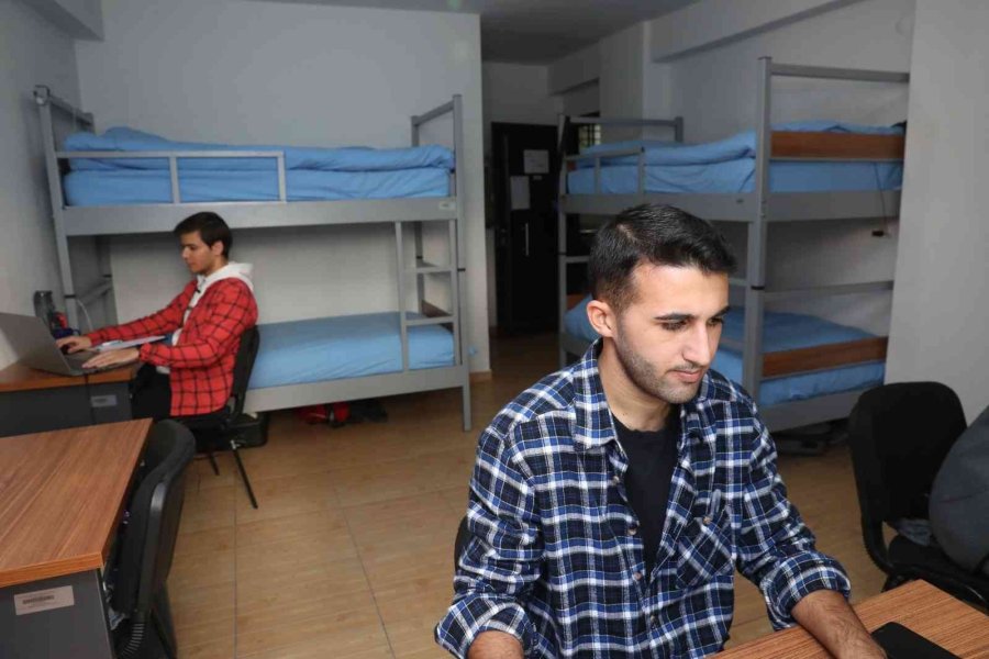 Büyükşehir’in Yurdu Üniversite Öğrencilerine Sıcak Yuva Oldu