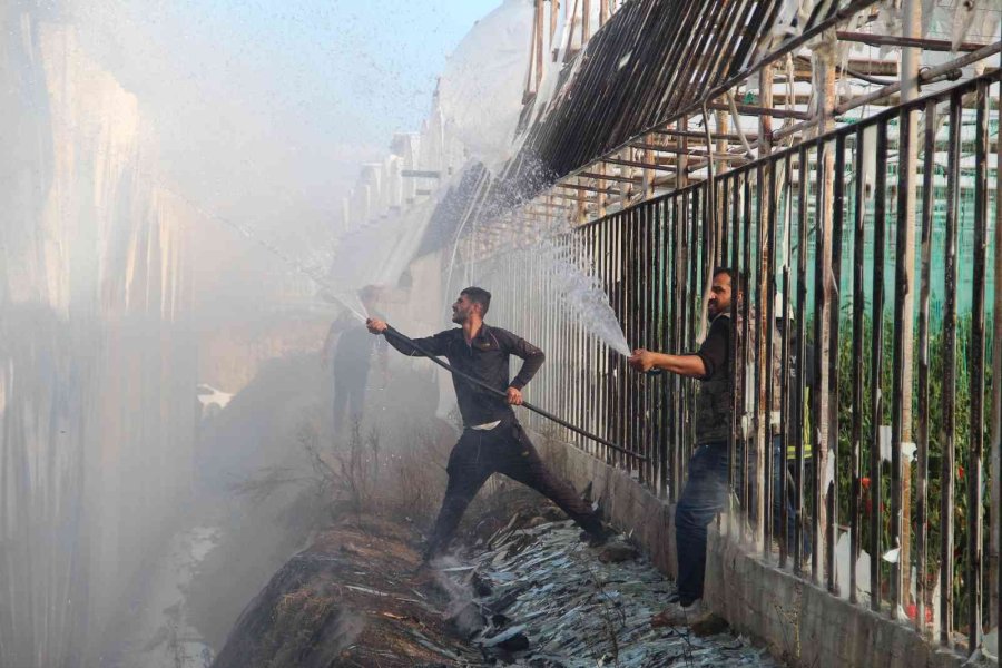 Antalya’da Paketleme Tesisinde Yangın Paniği