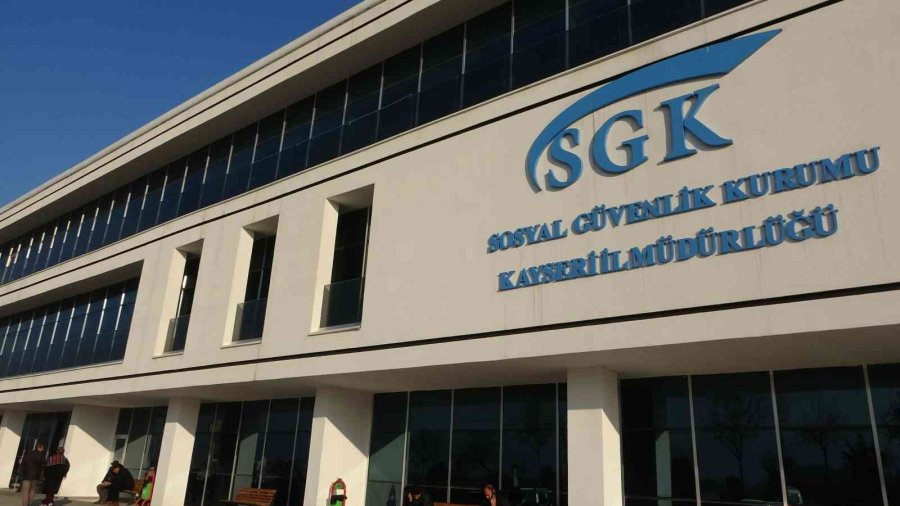 Sgk’nın Önü Eyt’liler İle Doldu