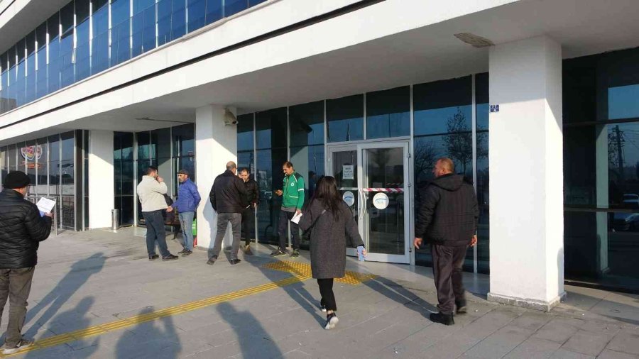 Sgk’nın Önü Eyt’liler İle Doldu