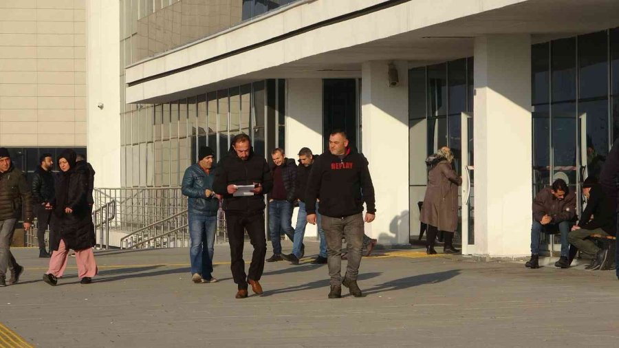 Sgk’nın Önü Eyt’liler İle Doldu