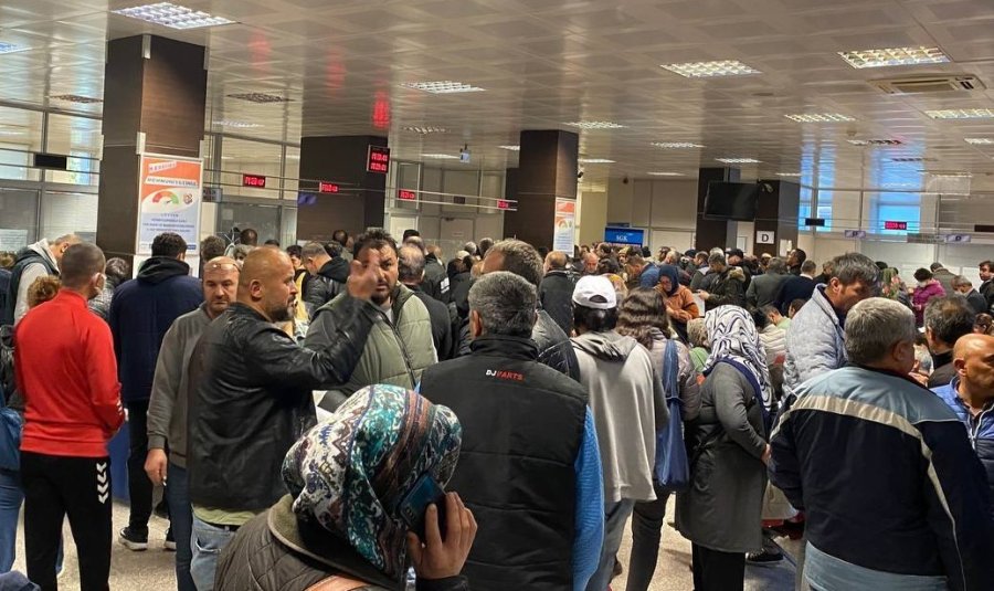 Cumhurbaşkanı Erdoğan’ın Müjdesinin Ardından Vatandaşlar Gözlerini Sgk Önünde Açtı