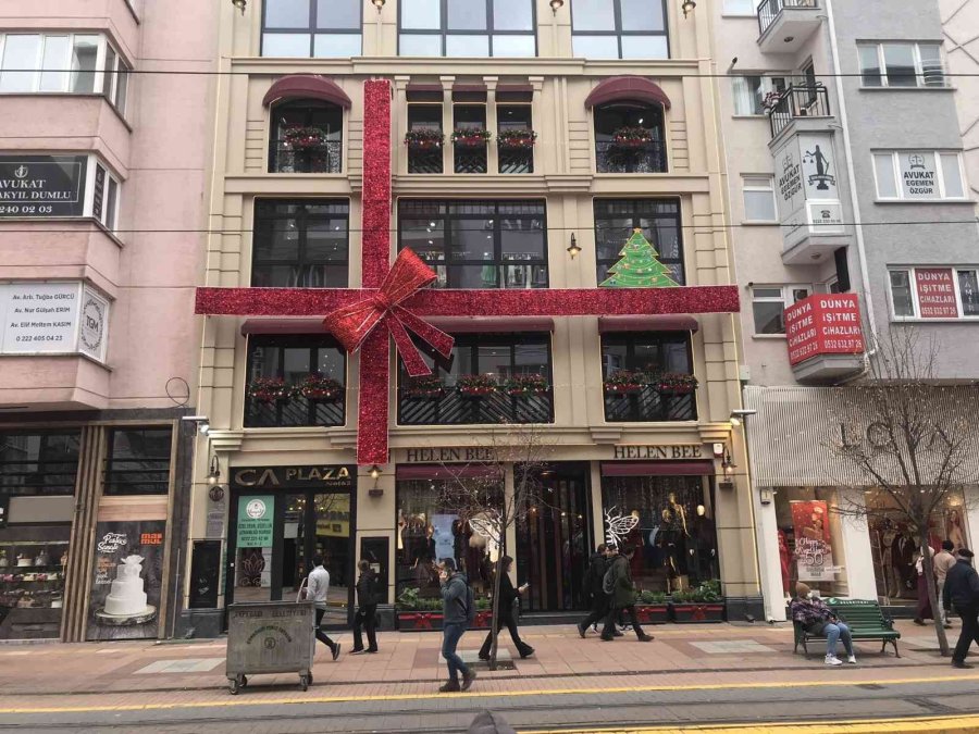 Binayı Hediye Paketine Dönüştürdüler