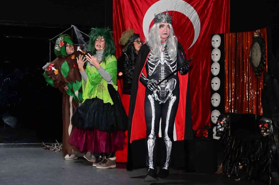 Savaş Mağduru Ukraynalı Çocuklara Tiyatro Gösterisi