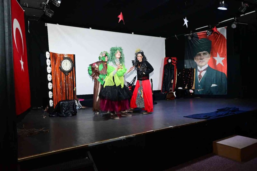 Savaş Mağduru Ukraynalı Çocuklara Tiyatro Gösterisi