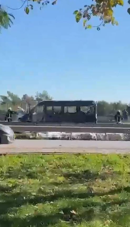 Antalya’da Servis Minibüsü Alevlere Teslim Oldu