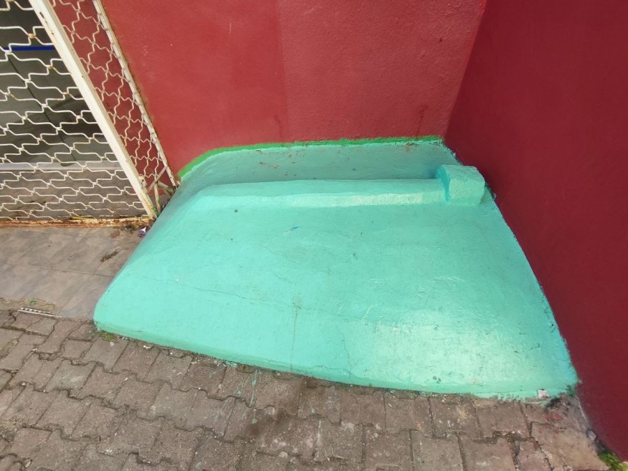 Şehrin Ortasında, Binaların Arasında Kalan Gizemli Yatır