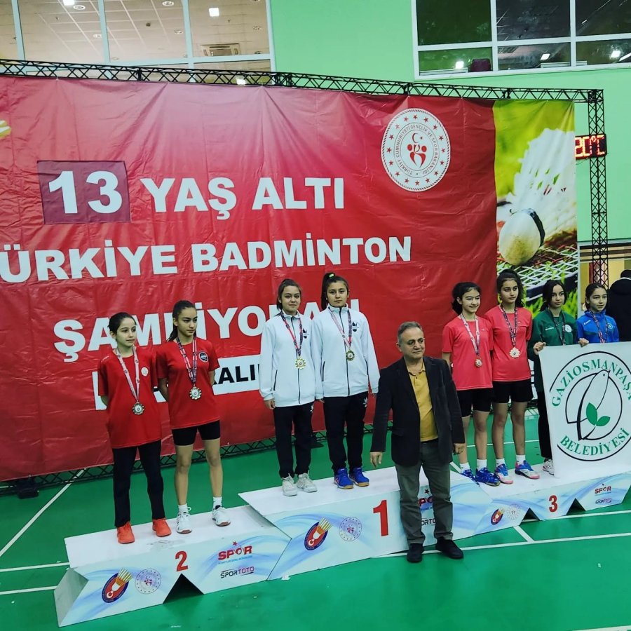 13 Yaş Altı Türkiye Badminton Şampiyonası’nda Eskişehir Madalyaları Topladı