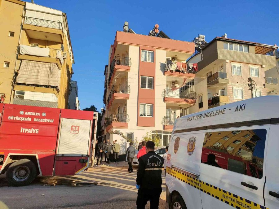Antalya’da Yangın Çıkan Evde Şüpheli Ölüm
