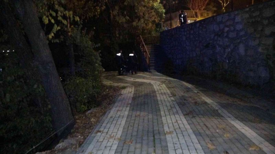 Manavgat Irmağı’na Düşen Alkollü Şahsı İtfaiye Kurtardı