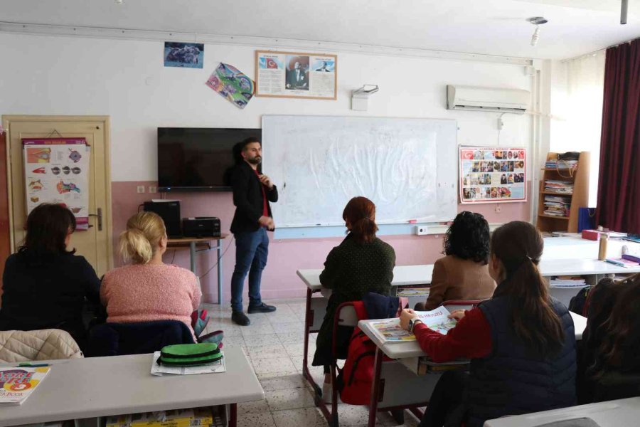 Alanya’nın Tek Köy Yaşam Merkezinde Öğrenci Ve Veliler Birlikte Eğitim Alıyor