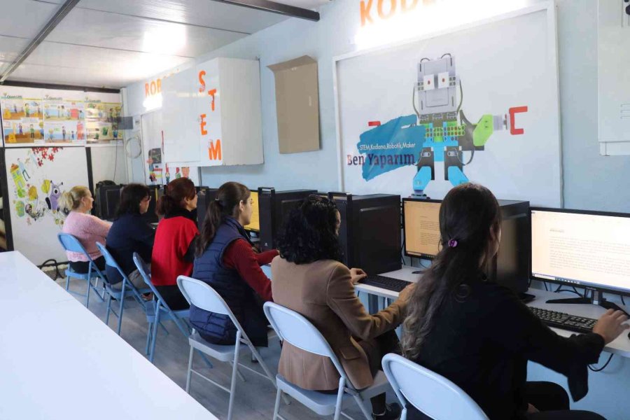 Alanya’nın Tek Köy Yaşam Merkezinde Öğrenci Ve Veliler Birlikte Eğitim Alıyor
